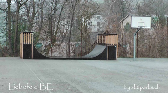 Skater-Rampe in Liebefeld, Kanton Bern,
                            Schweiz