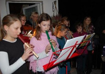 Group of
flute players Group of flute players