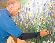 Ueli L�thi mit Pinsel am Bild