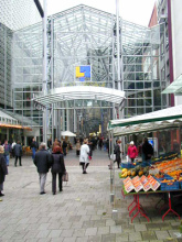 �berdachung einer ganzen Strasse: Beispiel:
                  Lloydpassage in Bremen, Aussenansicht