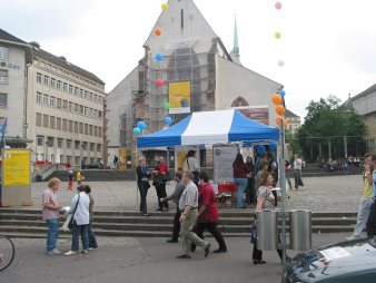 Untaugliche Treppenstufen als
Mittel für die Platzgestaltung,
Beispiel: Basel, Barfüsserplatz Untaugliche Treppenstufen als
Mittel für die Platzgestaltung,
Beispiel: Basel, Barfüsserplatz