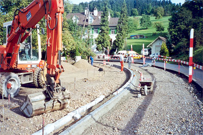 Die Bauunternehmen begn�gen sich manchmal mit
                      einer einfachen Baustellenabschrankung ohne
                      30cm-Brett. Das kann ins Auge gehen...