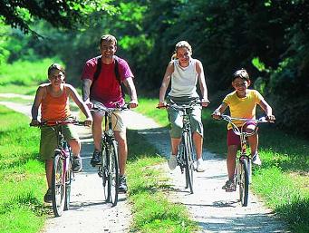 Familie auf Velotour, Fahrradtour