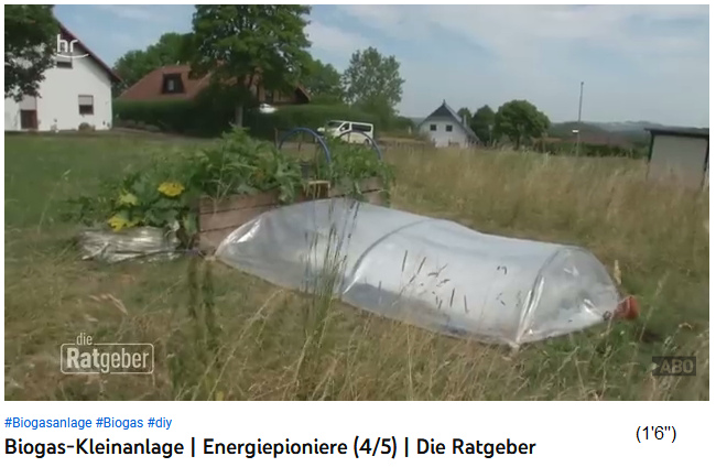 Die
                                  Biogasproduktionseinheit im Garten ist
                                  mit durchsichtiger Folie �berdeckt