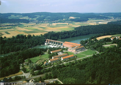 Flusskraftwerk Eglisau am Rhein (Schweiz)