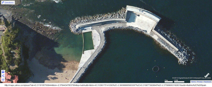 Mutriku (Motrico), grosser Schutzdeich mit
                        integriertem Wellenkraftwerk,
                        Zoom-Satellitenfoto (yahoo maps)