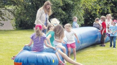 Playground party
                                07, inflatable snake in Schorn, region
                                of Cologne
