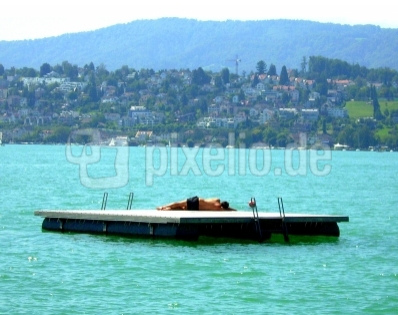 Balsa 01 en el lago de Zurich Balsa 01 en el lago de Zurich