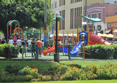 Playground with an
                                              artificial lawn 03 with
                                              castles, slided and
                                              hammocks in Kennedy Park
                                              in Lima-Miraflores (apr.
                                              in 2012)