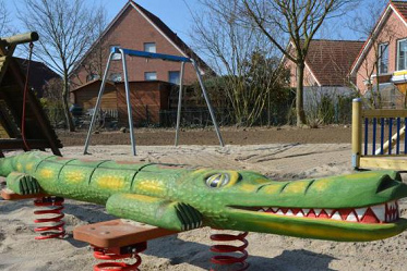 Balanc�n
                                          de muelle bello 04 mostrando
                                          un cocodrilo en Greven cerca
                                          de Muenster, Westfalia,
                                          Alemania