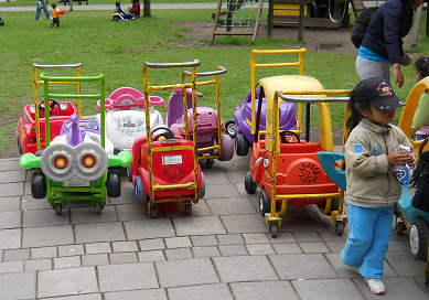 Coche para alquilar
                                            para ni�os de 2-5 a�os 01,
                                            parque Ejido en Quito,
                                            Ecuador