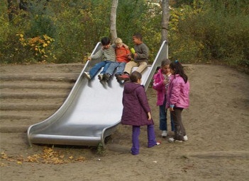 Tobog�n ancho, p.e.
                              en una primaria en Berl�n