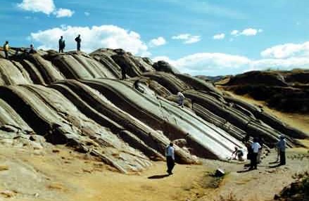 Tobog�n
                                      natural por al formaci�n rocosa 01
                                      en Sacsayhuam�n cerca de Cusco,
                                      Per�
