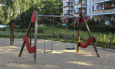 Grupo de columpios 08 en la calle
                                  Taylor en el distrito de Zehlendorf en
                                  Berl�n