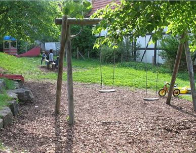 Grupo de columpios 10, columpios de
                              tabl�n en Heiningen cerca de Stuttgart,
                              Alemania