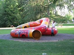 Serpiente
                                          de juego 01 en el
                                          Sch�tzenmattpark (parque del
                                          prado del tirador) en Basilea
                                          en Suiza