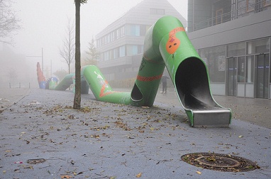 Serpiente de
                                                  juego 04 en el centro
                                                  de la ciudad de
                                                  Velbert (cerca de
                                                  Wuppertal), Alemania,
                                                  con neblina