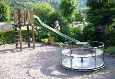 Carrusel
                                                    peque�o 01 en un
                                                    camping en Tresiana,
                                                    Suiza