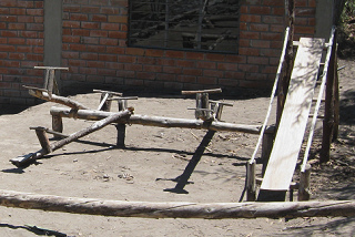 Tronco para
                                                    balancear 01 en la
                                                    escuela
                                                    "Kitawa"
                                                    en Salasaca en
                                                    Ecuador