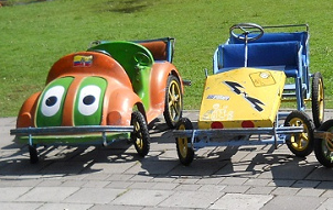 Alquilar un coche de
                          pedales 02 en el parque Ejido en Quito en
                          Ecuador, p.e. un Volkswagen Sapo con ojos