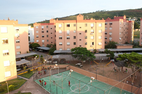Campo de f�tbol
                            encercado en el distrito de Condomio en la
                            ciudad de Brasilia en Brasil