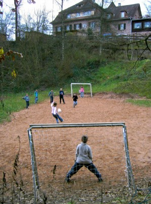 Campo
                          salvaje de f�tbol en el territorio de un
                          centro de amantes de la naturaleza en Elmstein
                          en Renania-Palatinado, Alemania