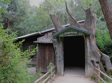 Märchenwald Ibbenbüren
05, eine Zwergenklause Märchenwald Ibbenbüren 05, eine
Zwergenklause