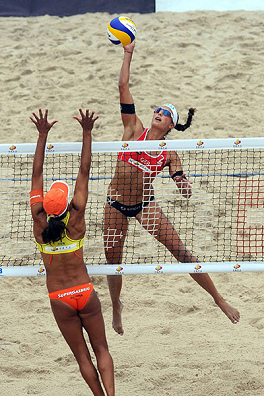 Beachvolleyball 01 mit
                            Frauen